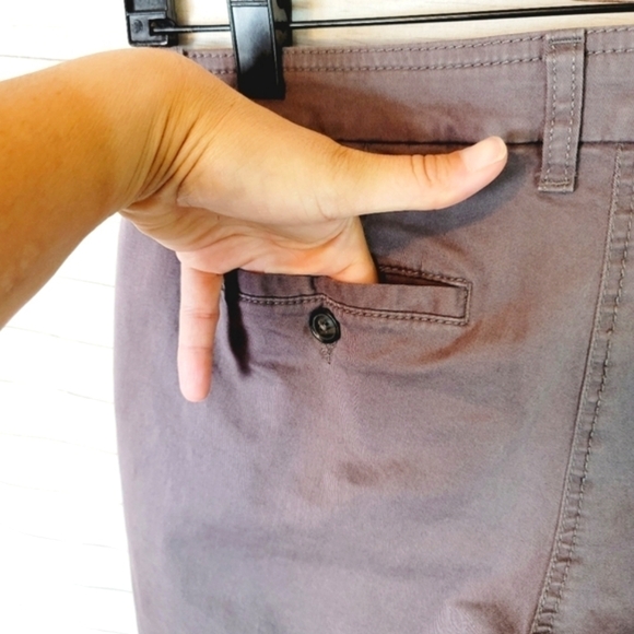 BODEN GRAY KHAKI BERMUDA SHORTS, SZ 6 - Picture 6 of 9